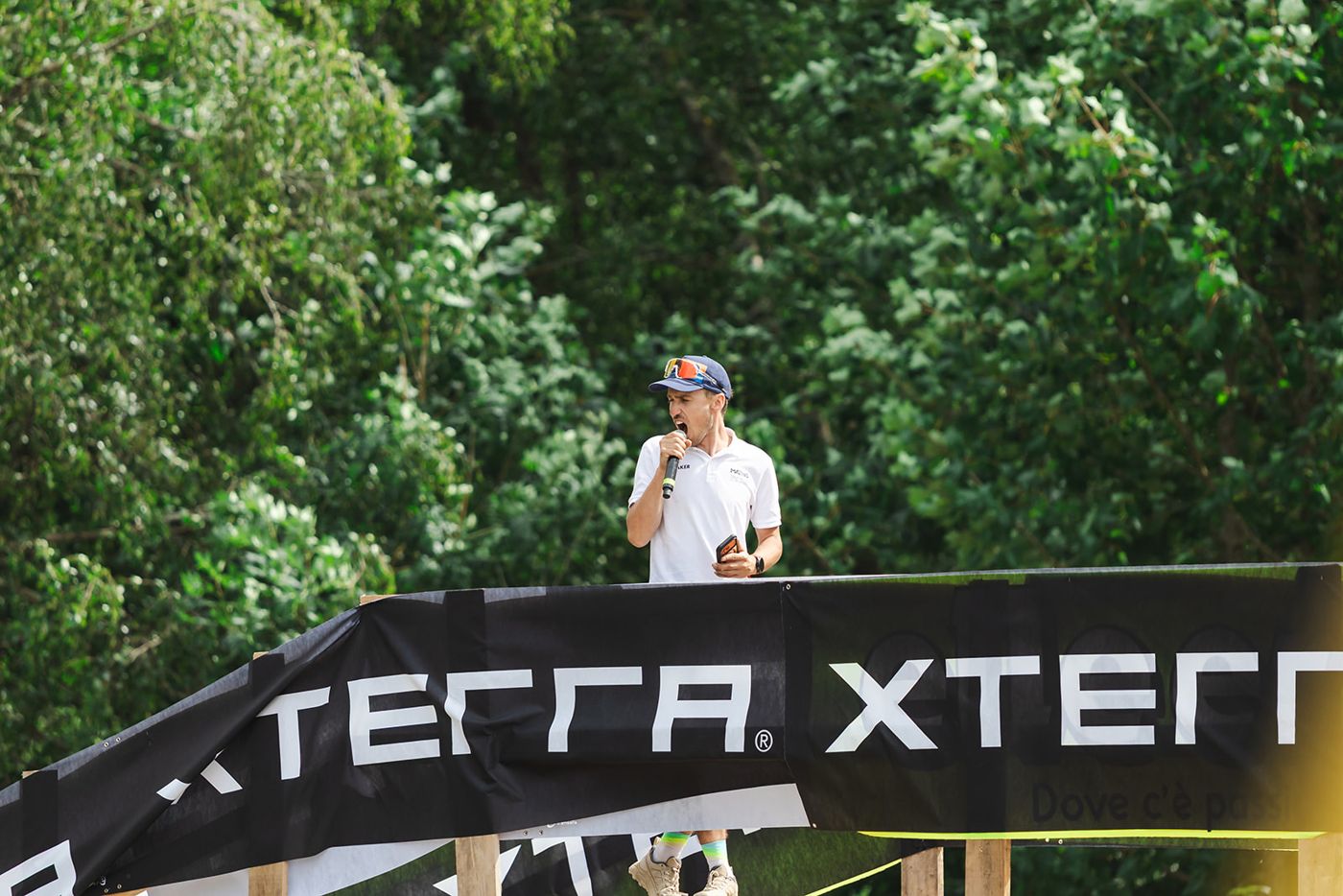 Mathis au micro sur le ponton d’arrivée