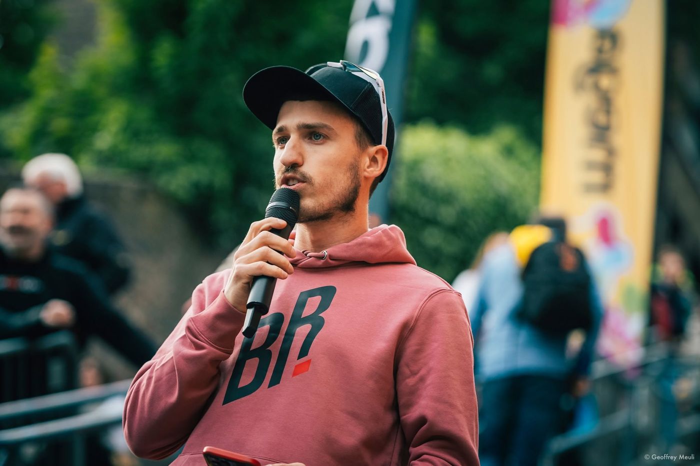Mathis au micro à la BueRun